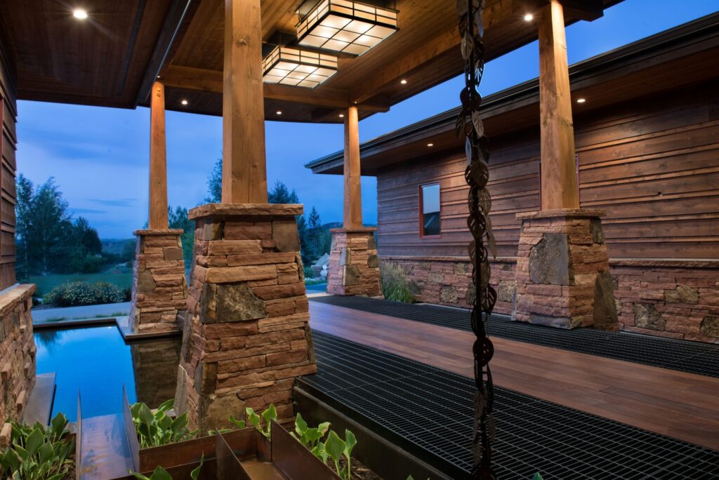 The Springs at QMR - view from front door down walkway