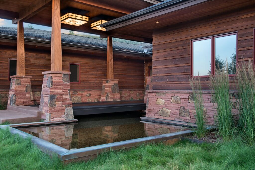 The Springs at QMR - pond next to front walkway
