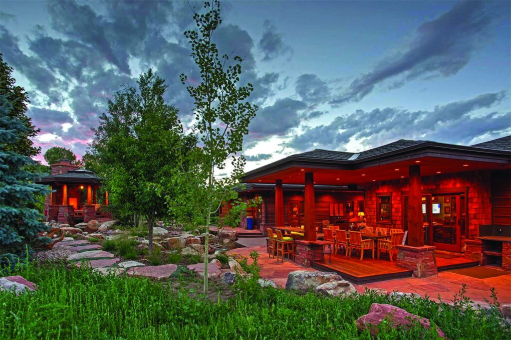 The Springs at QMR - wide view of backyard