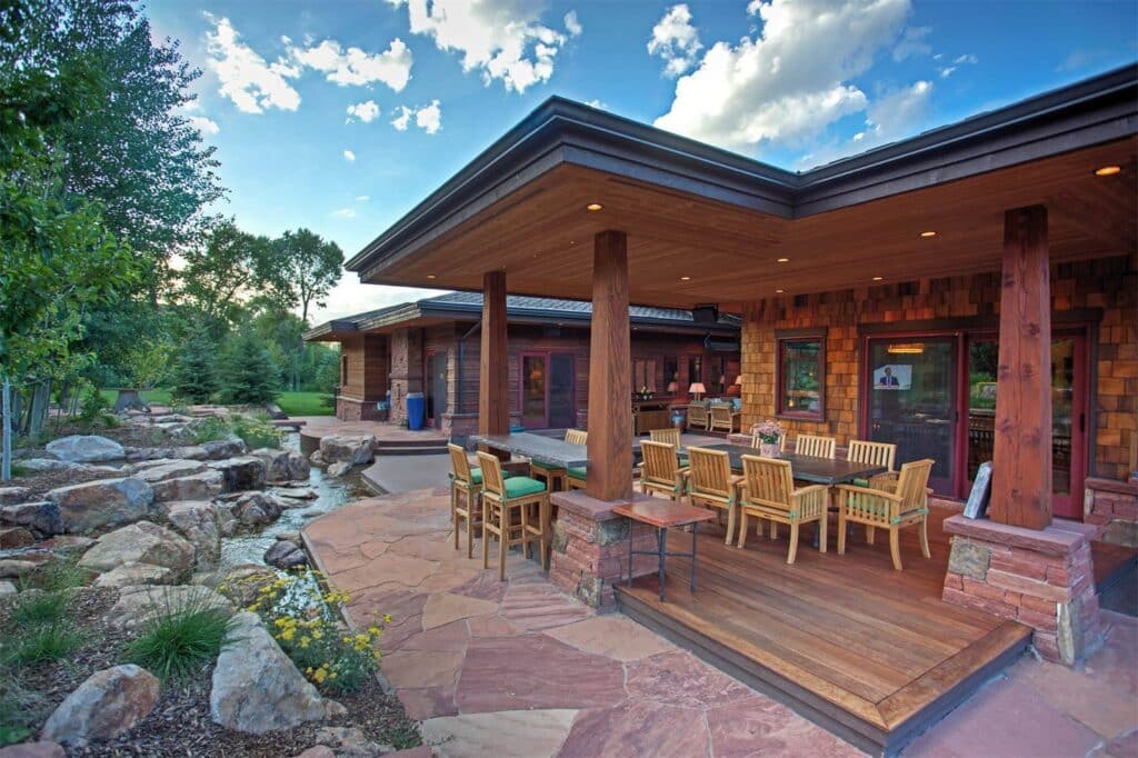 The Springs at QMR - patio outside